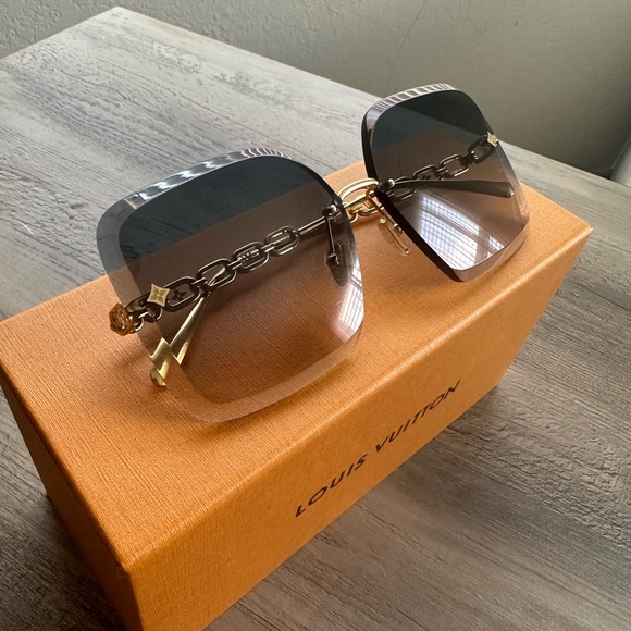 Louis Vuitton LV Jewel Square Sunglasses